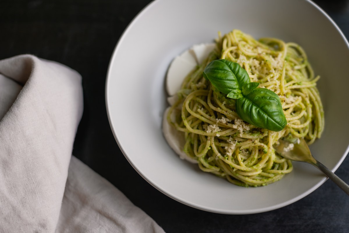 Studenti durante una sessione pratica di cucina